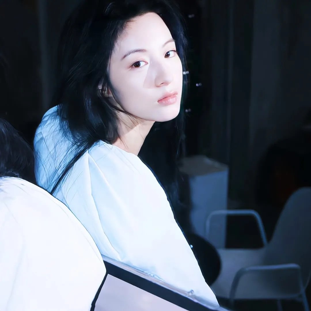 隔壁墓园的男孩